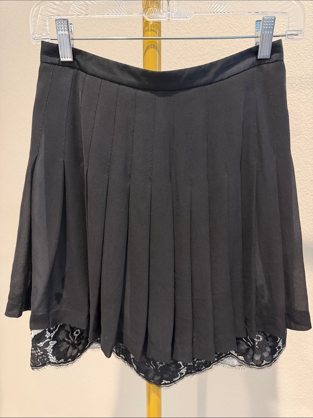 Robert Rodriguez Black Silk Pleated Mini Skirt Lace Trim Hem Size 4 Designer